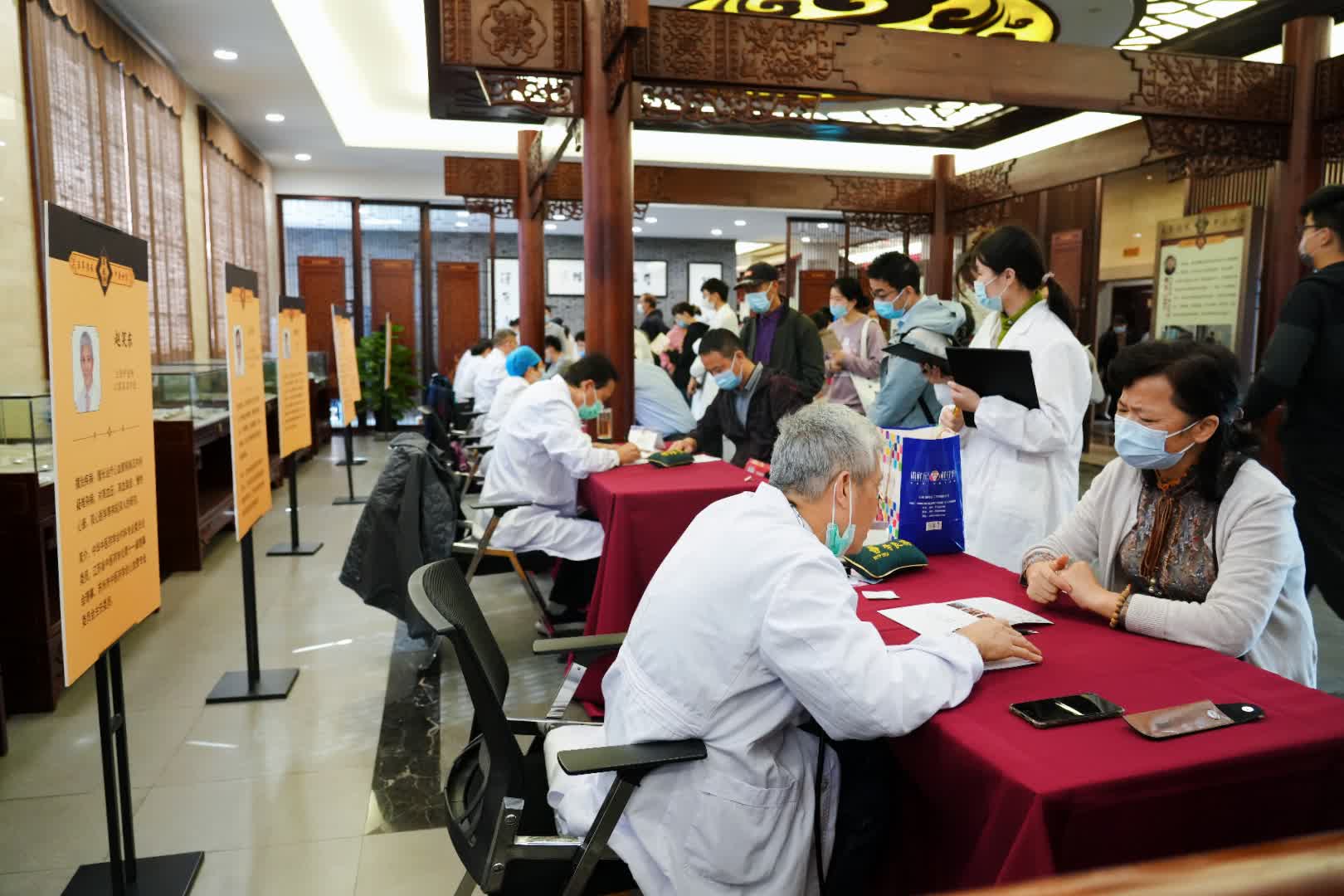 醫生會診照片.jpg